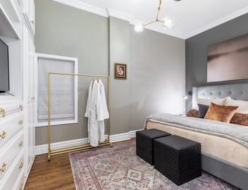 Gorgeous 3BR River North Condo - Free Parking 2