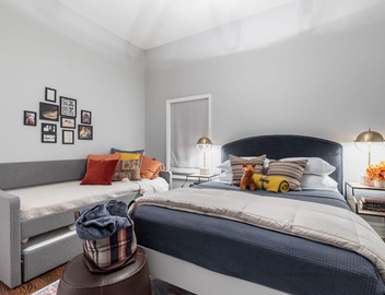 Gorgeous 3BR River North Condo - Free Parking 4