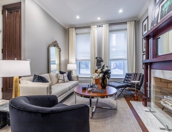 Gorgeous 3BR River North Condo - Free Parking 4