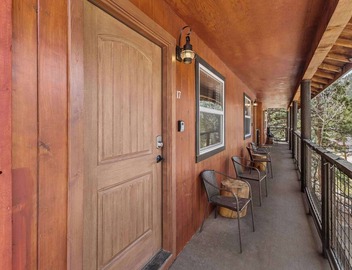 Cabin 17 - King Bed, New Kitchen & Bath 3