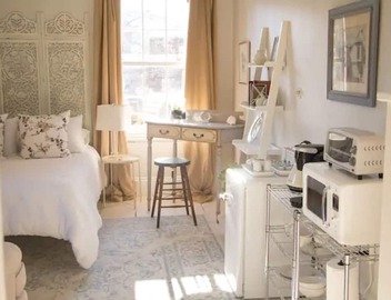 Charming West End Hideaway. Private Parking 3