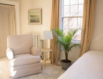 Charming West End Hideaway. Private Parking 2