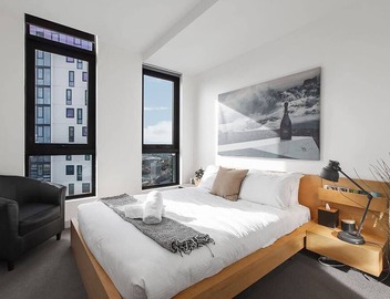 Scenic Penthouse Living in the Heart of Melbourne 2