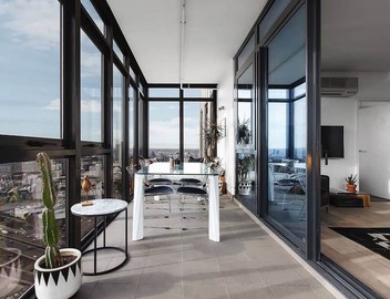 Scenic Penthouse Living in the Heart of Melbourne 4