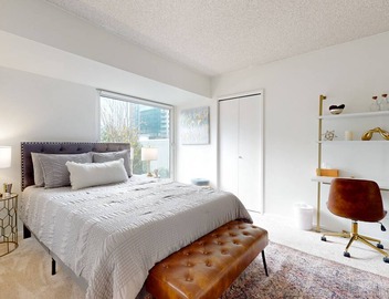 Luxury corner condo with city views, indoor pool & gym - 1 block from Pike Place 5