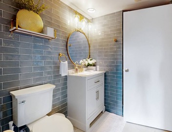 Luxury corner condo with city views, indoor pool & gym - 1 block from Pike Place 5