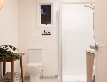 Kayu Casa -Stylish 1-Bedroom Apartment with Beautifully Curated Decor, Bright Open Living, Steps from Mount Maunganui’s Cafes and Shops 4