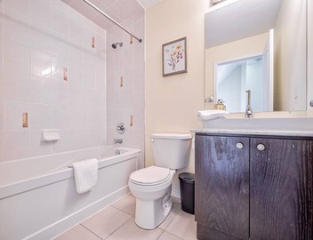 Condo Townhouse in Toronto Modern and Stylish condo townhouse 4