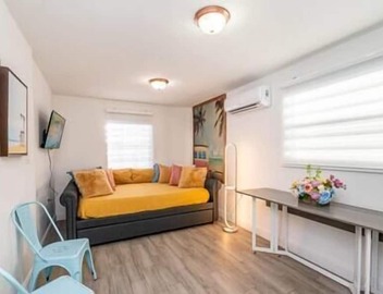 Cool Mini-Studio. 3mi to Airport. 11mi to Beach 3
