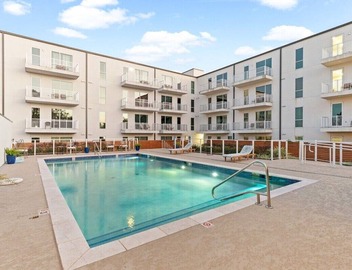 BRAND NEW LISTING The Green Suite-w/garage parking & near French Qtr 4