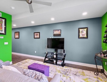 BRAND NEW LISTING The Green Suite-w/garage parking & near French Qtr 4
