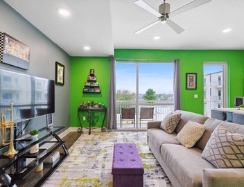 BRAND NEW LISTING The Green Suite-w/garage parking & near French Qtr 2