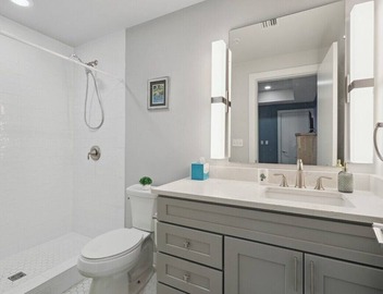 BRAND NEW LISTING The Green Suite-w/garage parking & near French Qtr 3
