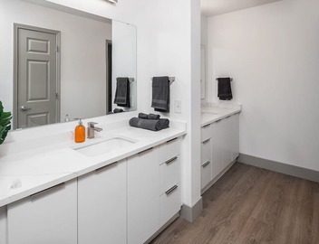 Urban Retreat | Free WiFi+Parking, Walk to Stadium 5