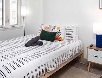 Urban Retreat | Free WiFi+Parking, Walk to Stadium 2