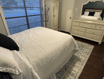 Spacious home. Close to LSU, shopping, hospitals, downtown. Pets welcome. 3