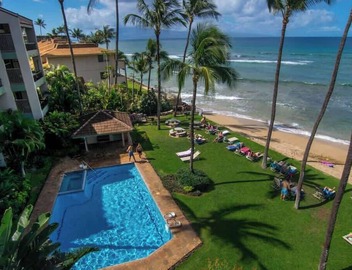 Updated Top floor 2 bedroom condo, Oceanfront, private beach, walkable area 3