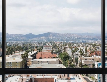 Pet-Friendly Fun, Relax in the Heart of LA, Hollywood Hills View, Pool! 2