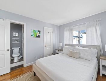 Top Floor Unit with Panoramic Views Steps to the beach with 3 Parking Spots! 4