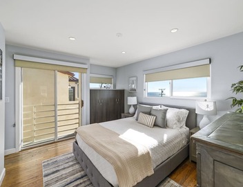 Top Floor Unit with Panoramic Views Steps to the beach with 3 Parking Spots! 2