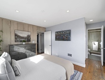 Top Floor Unit with Panoramic Views Steps to the beach with 3 Parking Spots! 5