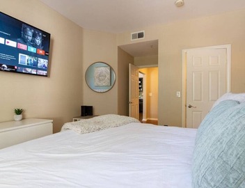 Luxury Modern Suite, King bed, Fast Wifi 2