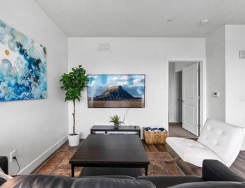 Gorgeous Central City 2BD/2BA 2