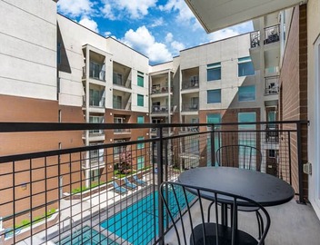 Gorgeous Central City 2BD/2BA 3