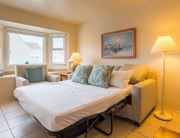 Prime Location! Fully Equipped Kitchen, Parking Onsite! 2