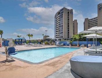 Remodeled two-bedroom condo. panoramic views and a luxurious, dreamy atmosphere. 4