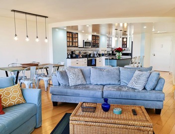 Remodeled two-bedroom condo. panoramic views and a luxurious, dreamy atmosphere. 5