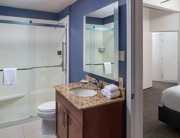 You Found It, Modern Pet-friendly 2BR Suite, Private Kitchen, Swimming Pool! 3