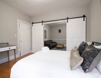 2 bedroom condo close to Boston and Cambridge with free parking 5