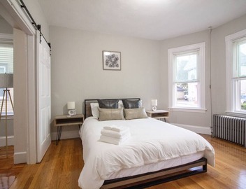 2 bedroom condo close to Boston and Cambridge with free parking 2