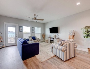 Dive In and Unwind: Pet-Friendly Living with Community Pools and Hot Tubs. 2