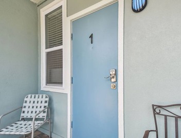 Enchanted Inn; 7 Private King Suites Sleeps 16! Waterfront, Pool, Fishing Dock, Boat Docks & Tiki Bar! 5