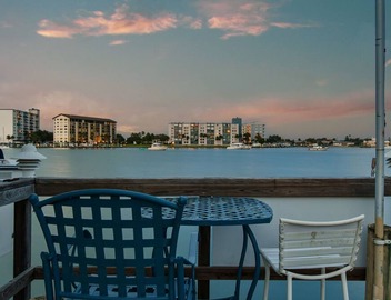 Enchanted Inn; 7 Private King Suites Sleeps 16! Waterfront, Pool, Fishing Dock, Boat Docks & Tiki Bar! 5