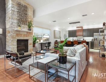 Stylish Retreat + Outdoor Oasis in Heart of Austin 5