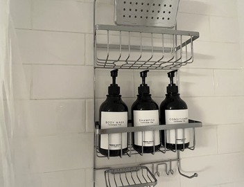 Stylish Miracle Mile Studio 3