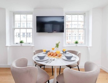 Modern 1BR with Balcony by Soho 3