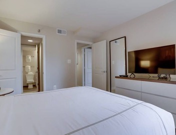 Sojourn Courtland Towers w/Private Balcony 4