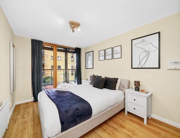 January Sale!2bed riverside flat near Canary Wharf 2