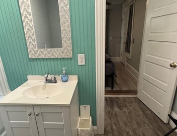 TINY unit in cottage in the middle of Downtown 5