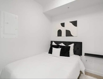 Sky Suite 2BR 1BR Condo in Surreys Tallest Tower! Rooftop Terrace w/Views 4