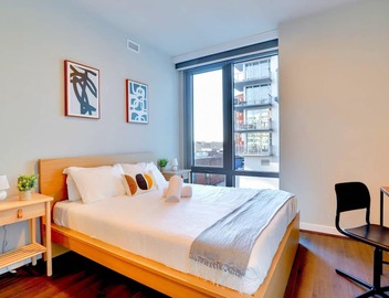 Modern Clarendon Apt Close to Metro 2