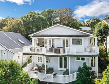 Kerr Street with a View by Bespoke Stays 5