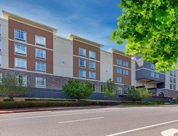 The Best of Atlanta! Pool, Gym Access & Free Hot Breakfast Included 3