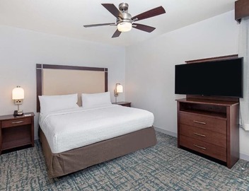 North Atlanta Getaway: Indoor Pool, Fitness Center & Parking + Breakfast 4