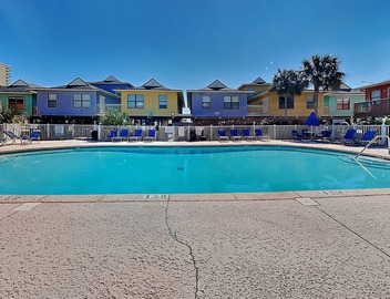 Paradise Isle #15A | Across from the Beach + Pool Access! 5