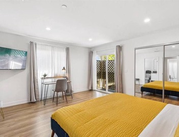 Heart of LA: Your Perfect Hollywood Stay 4